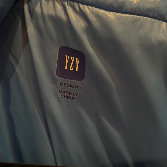 YZY Yeezy by Gap blue puffer round coat - brand new sz Medium - Picture 2 of 4